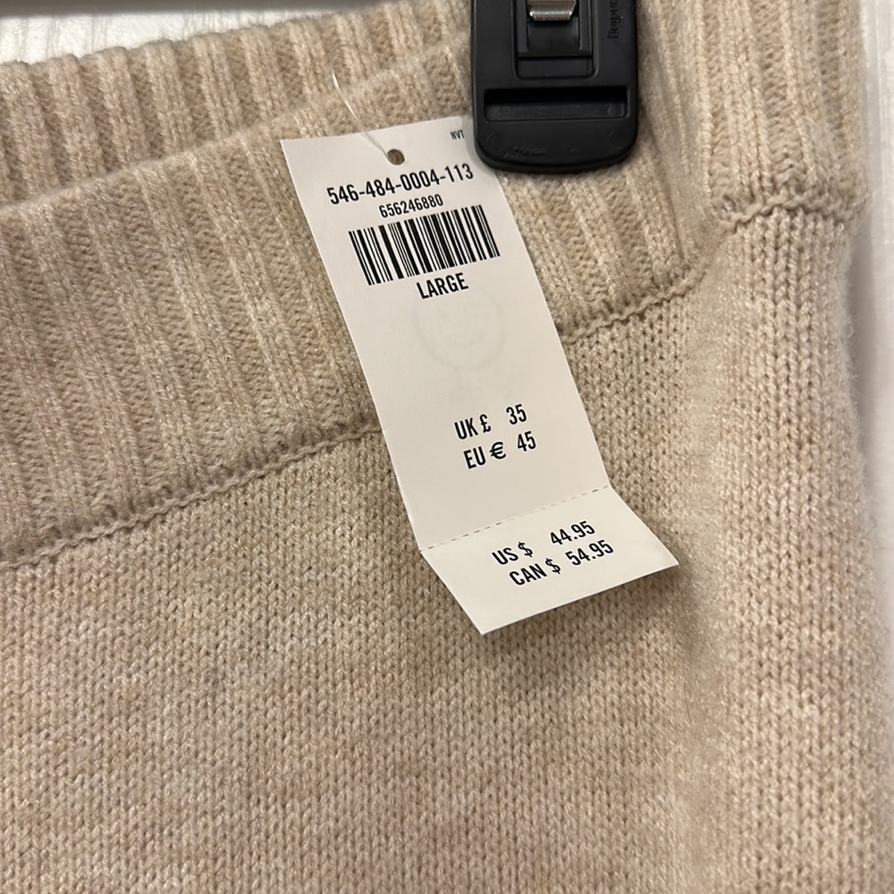 Gilly Hicks matching sweater knit set - Picture 3 of 10